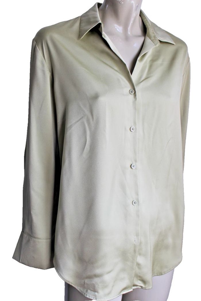 tunique blouse tissu satiné fluide couleur vert kaki  marque uniqlo  taille indiquée S = 36/38