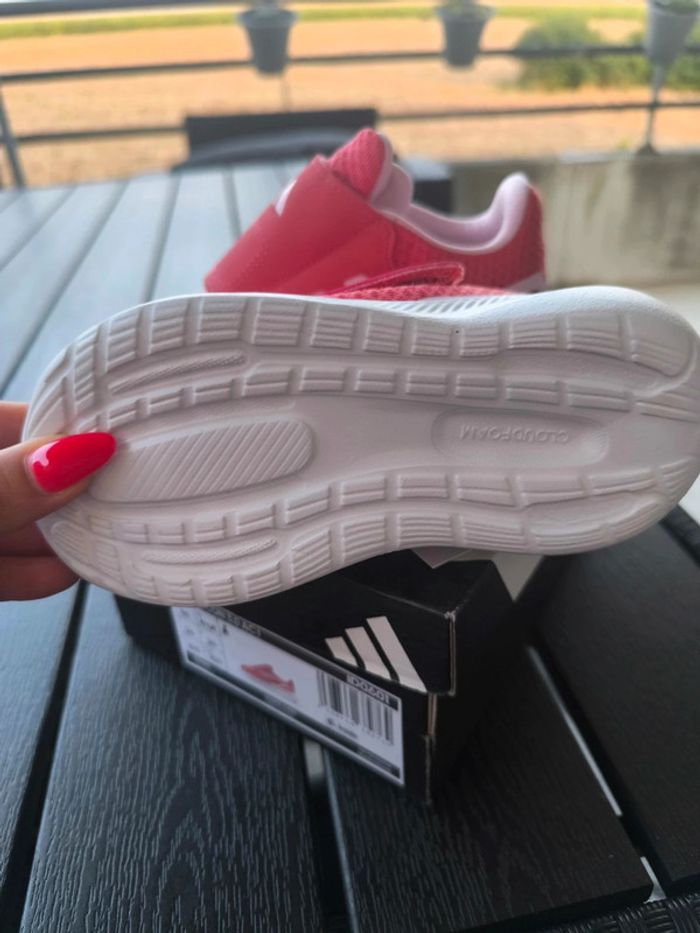 Basket adidas fille, taille 26 , scratch, neuve , idée cadeau - photo numéro 2