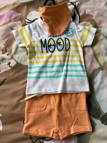 Ensemble 6 mois tout neuf