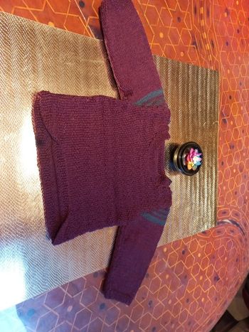 Très beau pull en laine fait main violet gris