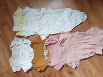 Lot de 8 bodies manches courtes 18 mois
