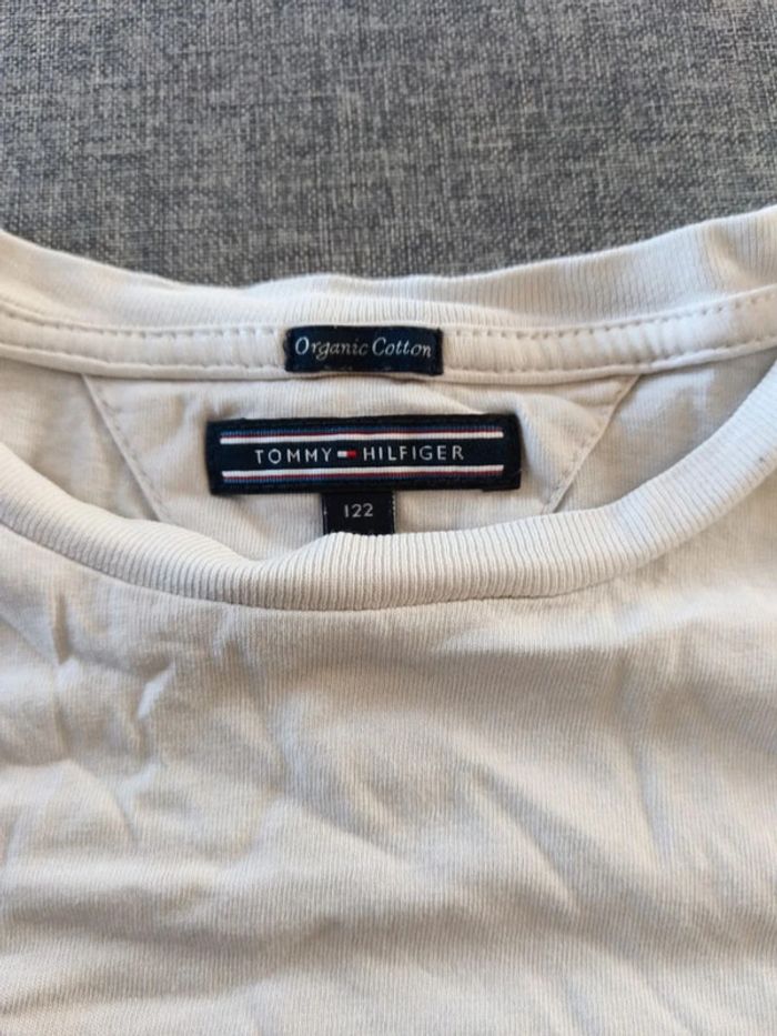 C53 t-shirt blanc Tommy Hilfiger 7 ans - photo numéro 3
