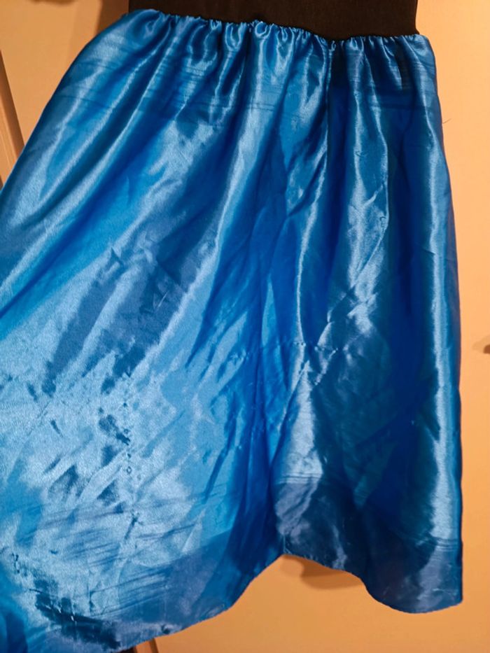 Robe Anna 7/8 ans  du Disney la reine des neiges - photo numéro 4