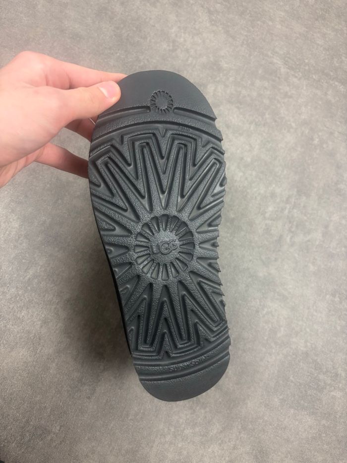 UGG neuve taille 38 | parfait état | accessoire présent | facture à l’appui s - photo numéro 5