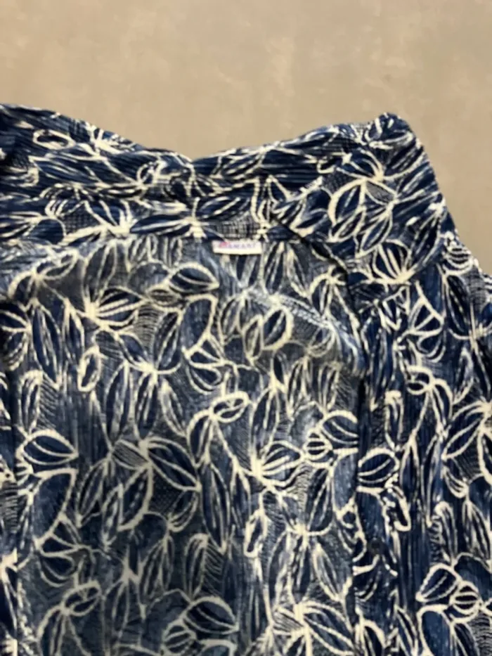 Petite chemise taille 46 - photo numéro 3