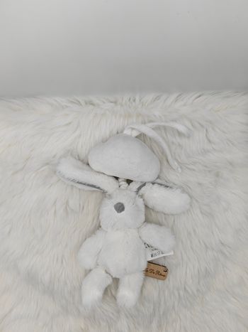 Doudou Lapin Musical Blanc et gris J-line Oscar