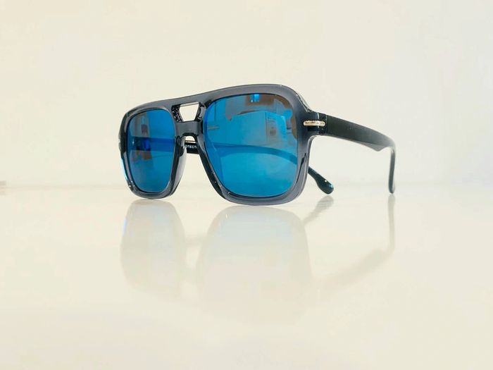 Lunette de soleil homme grise et noire verres bleus miroités uv protection catégorie 3 - photo numéro 4