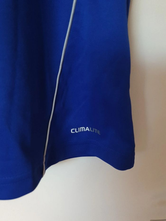 Tee-shirt et sous short Taille S pour le foot - photo numéro 3