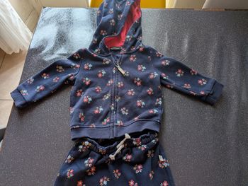 Survêtement très bon état taille 74