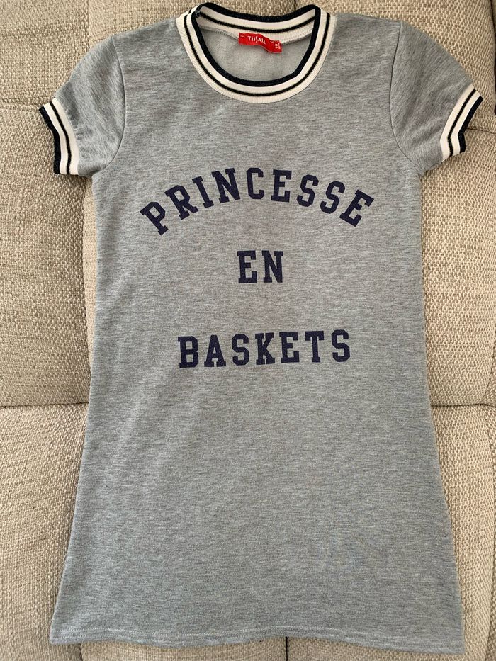 Jolie robe manches courtes 10 ans