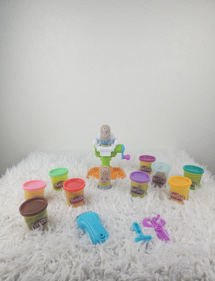 Le coiffeur marque Play-Doh 🎅
