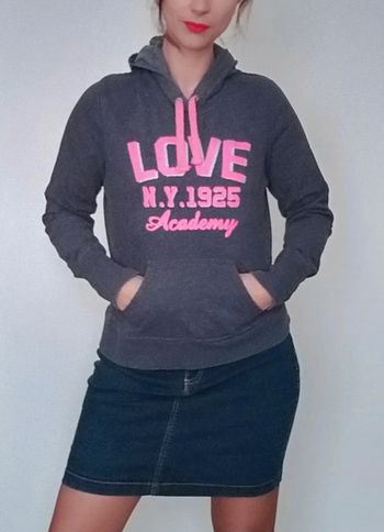 Sweat à capuche " love" taille 36