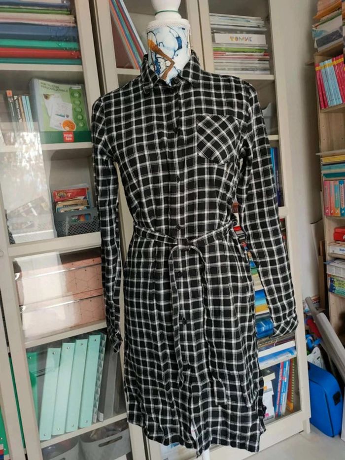 Robe-chemise Esmara à carreaux noirs  et  blancs, 100%  coton, allure casual et  confortable