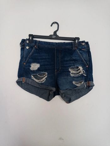 Short troué
