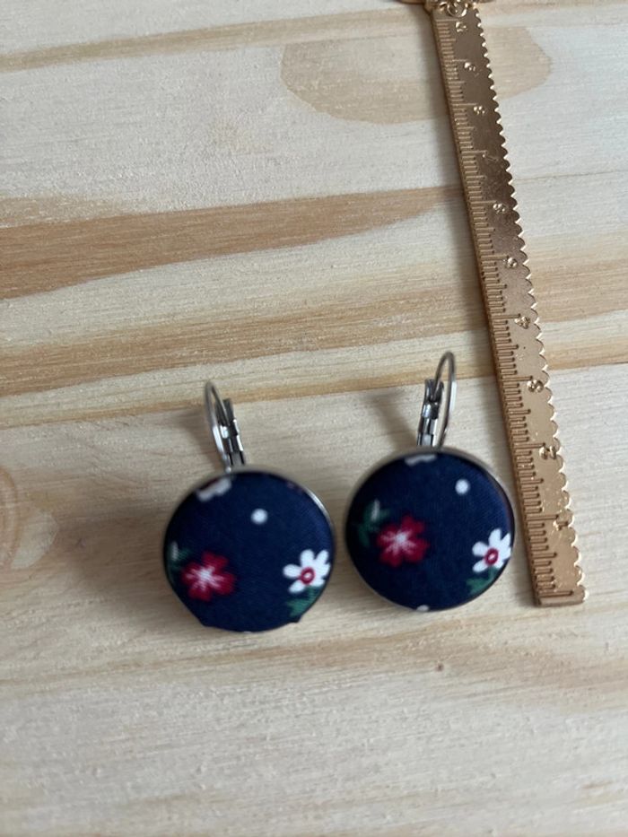 Boucles d’oreilles pendantes tissu neuves - photo numéro 2