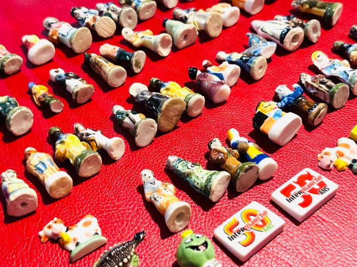 Lot 58 fèves divers personnages de crèche - photo numéro 2