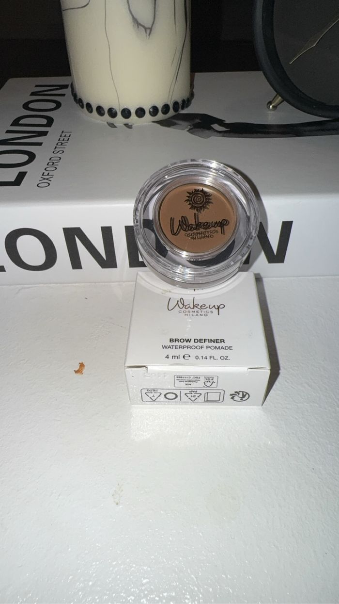 Wakeup Pommade à sourcils durable et résistant à l'eau avec un effet de construction - photo numéro 6