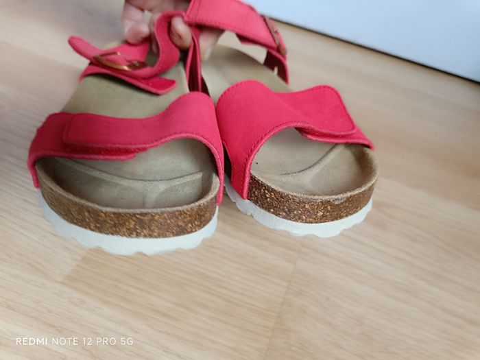 Nu-pieds rouge en cuir neufs " Damart" Piedical p.37 - photo numéro 5