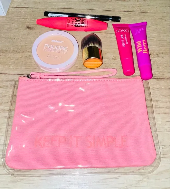 Lot maquillage, trousse, poudre, gloss, liner mascara