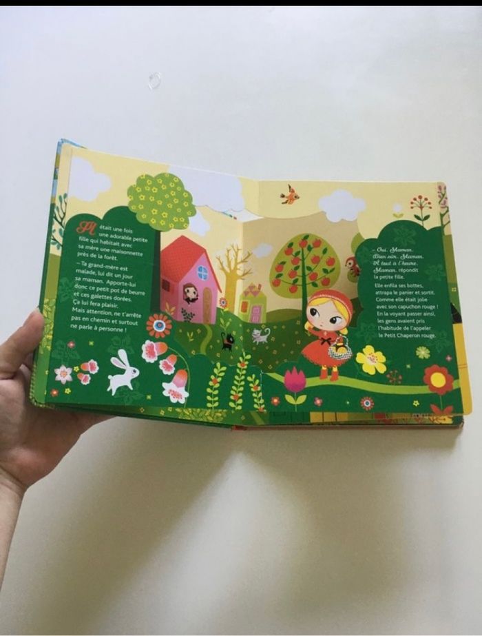 Livre TRÈS BON ÉTAT Le petit chaperon rouge avec pages mobiles, en relief - photo numéro 2