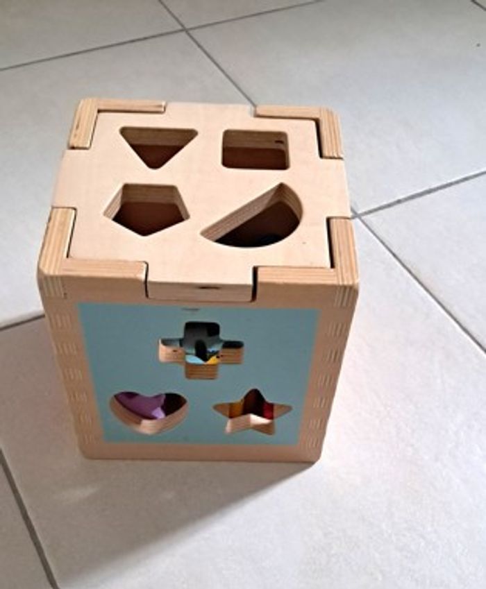 Cube d'activités d'éveil en bois - photo numéro 2