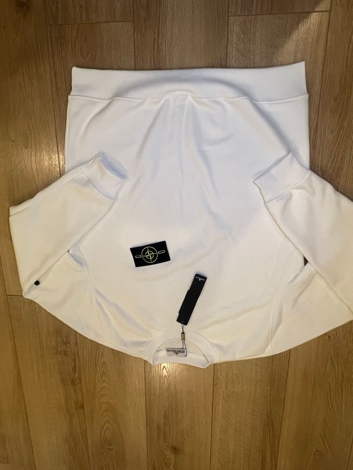 Sweatshirt Stone Island blanc 🧥 - photo numéro 2