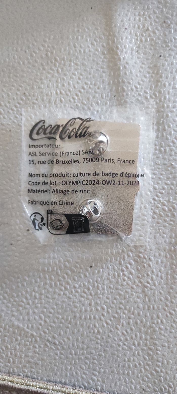 Pin's rare coca cola - photo numéro 2