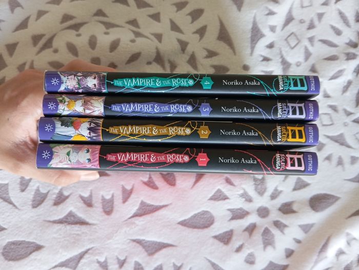 Tome 1 à 4 du manga The Vampire & the Roseu - photo numéro 5