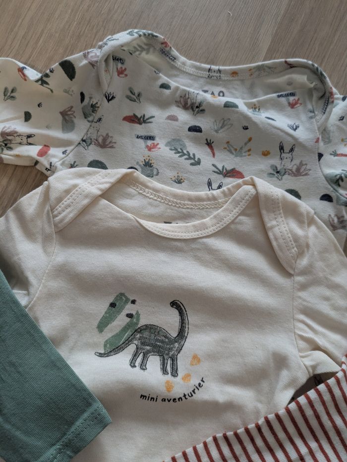 Lot bodies manches longues 3mois - photo numéro 2