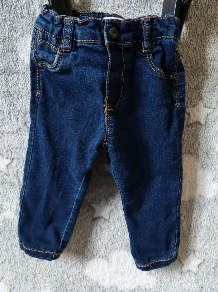 Lot pantalon jeans 6 mois - photo numéro 2