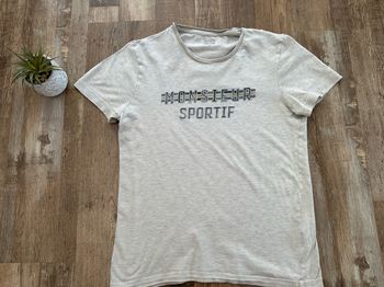 - Tee shirt Jules (A) - Taille S - Bon état. Trou sous le bras