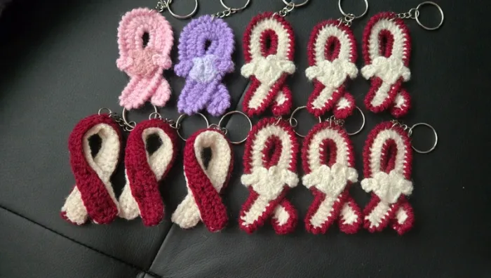 Porte clef "octobre rose" neuf - photo numéro 2
