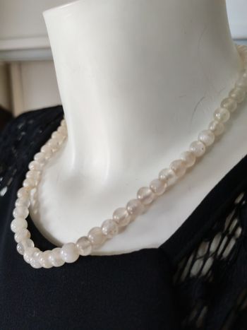 Collier de perles de pierre de lune ou quartz blanc