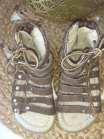 Nu pied fille