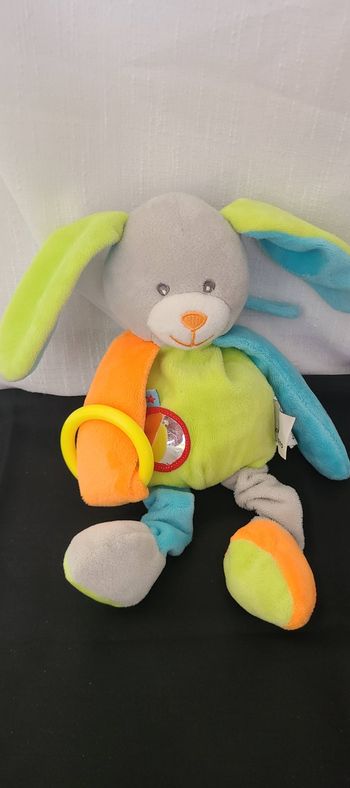 Peluche d'éveil lapin bleu vert U tout petits