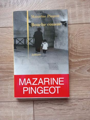 Livre Mazarine Pingeot  "Bouche cousue"