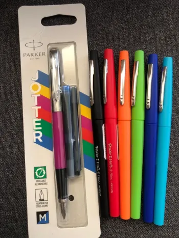 1 stylo plume Parker Jotter + 6 feutres Paper Mate médium