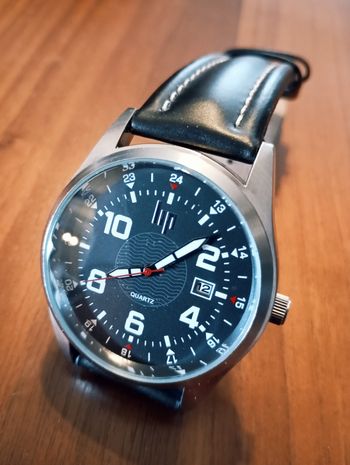 Lip neuve. Style militaire