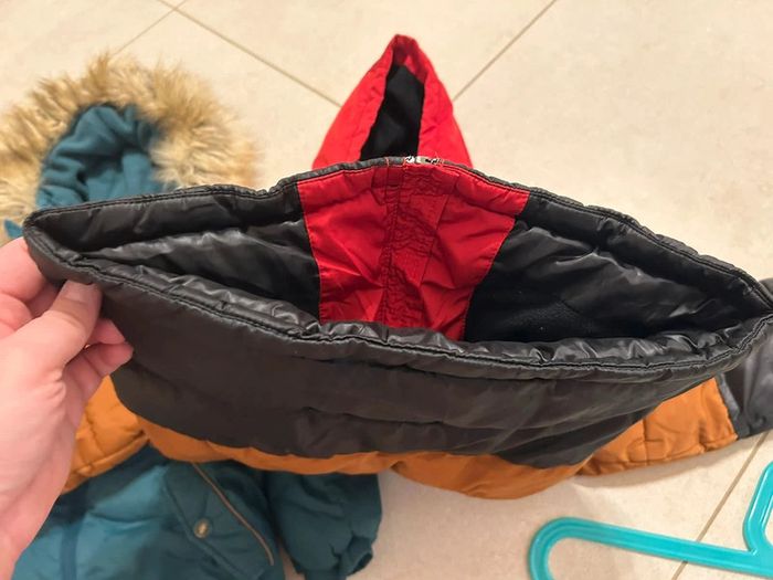 Doudoune à capuche garcon Catimini rouge, beige et noire 4 ans - photo numéro 7