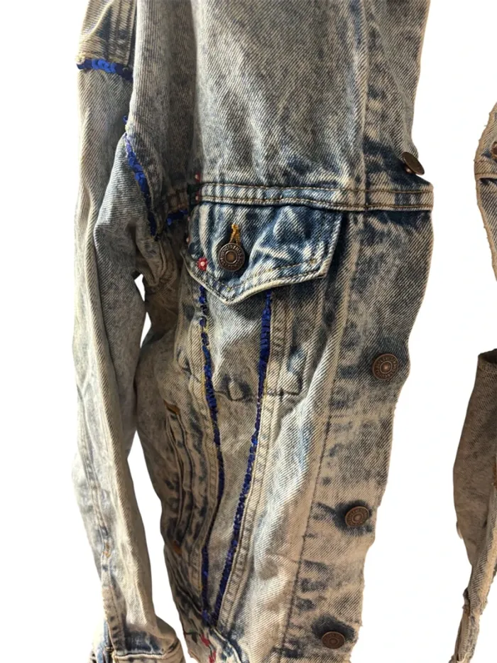 Veste Levi’s Trucker S - Vintage Customisée, Broderies et Sequins - photo numéro 2