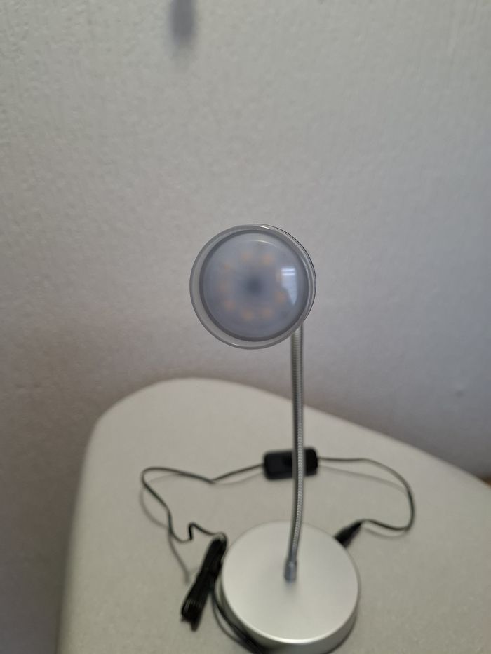Jolie petite lampe led flexible de bureau/table de chevet Livarno argentée comme neuve - photo numéro 5