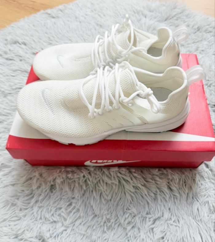 Baskets Nike Air Presto – Taille 39 – blanc cassé – Neuf avec étiquette - photo numéro 10
