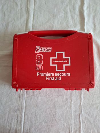 Boîte premier secours vide