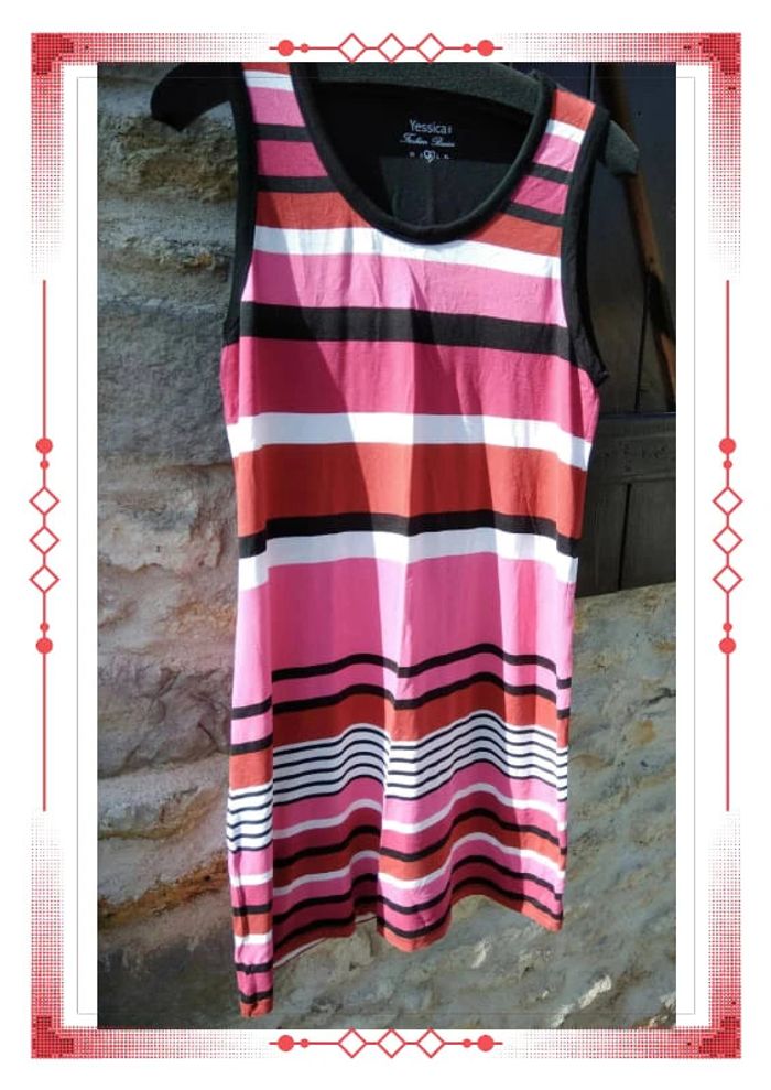Robe rayée rose-rouge-blanc et noir