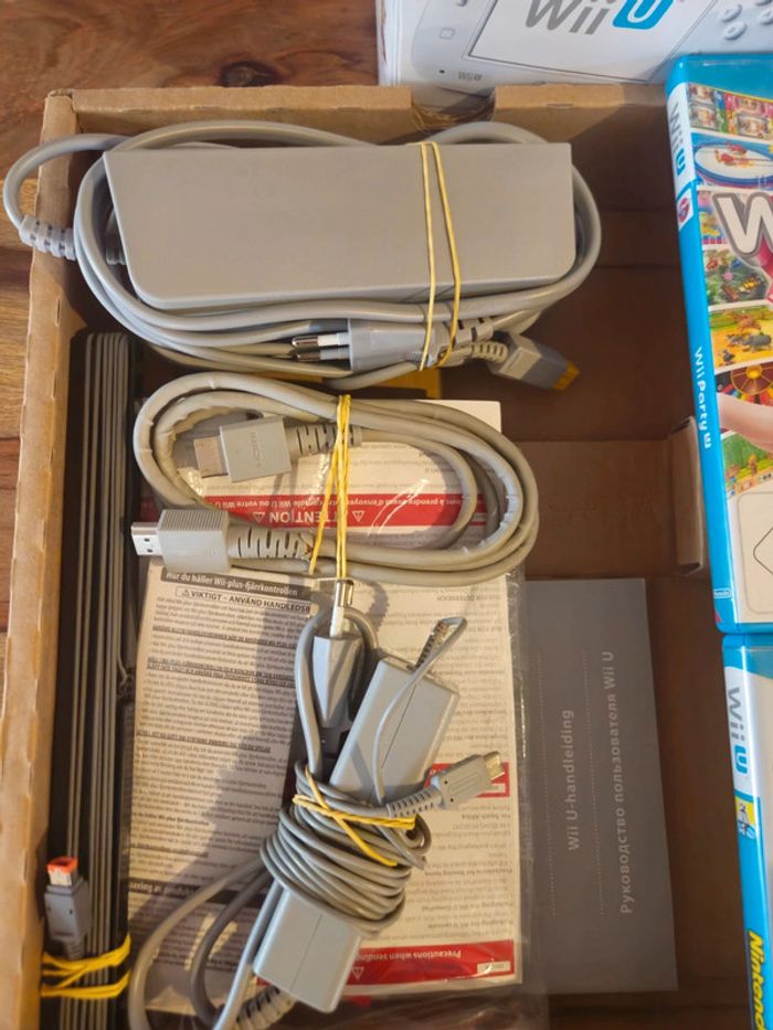 Nintendo Wii Rouge # Pack Mario Bros 25eme # - photo numéro 3
