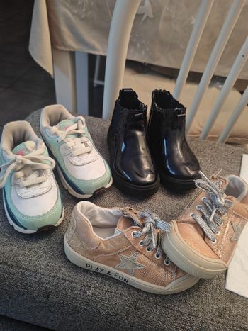 Lot de chaussures enfant 
