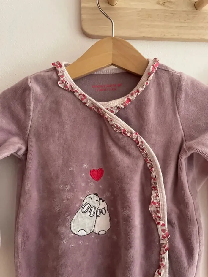 Deux pyjamas velour 12 mois - photo numéro 2
