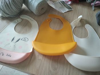 Lot 3 bavoirs avec récupérateur