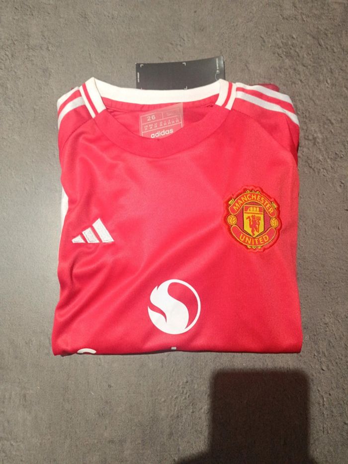 Tenue foot Manchester United rouge. T.26 - photo numéro 4