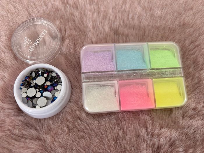 Strass et poudre néon - photo numéro 2
